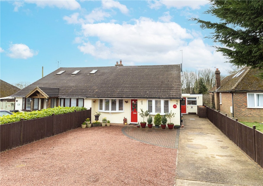 Common Road, Kensworth, Dunstable, Bedfordshire, LU6 2PW Ashtons