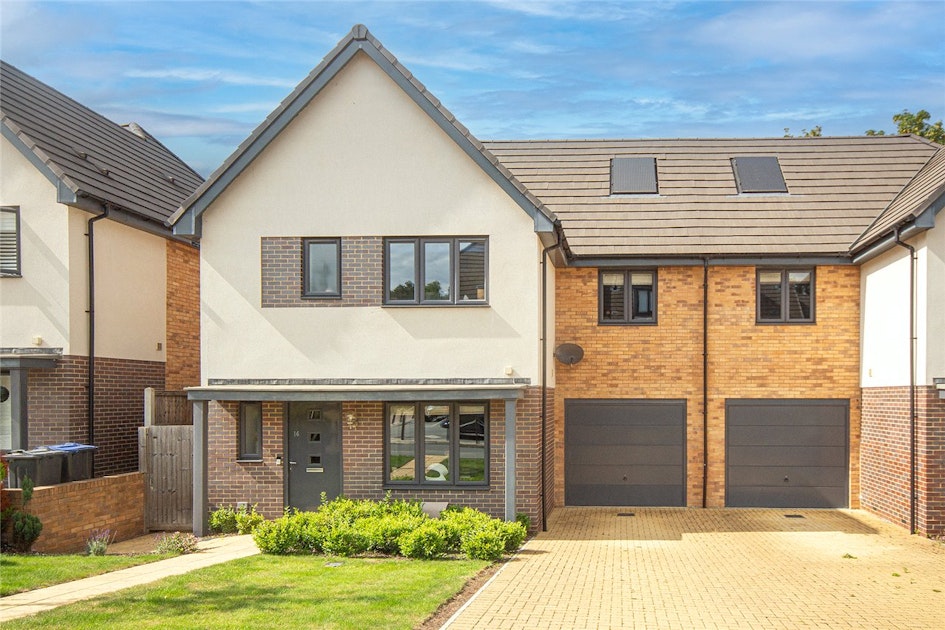 Queens Avenue, Welwyn Garden City, Hertfordshire, AL7 4BZ Ashtons